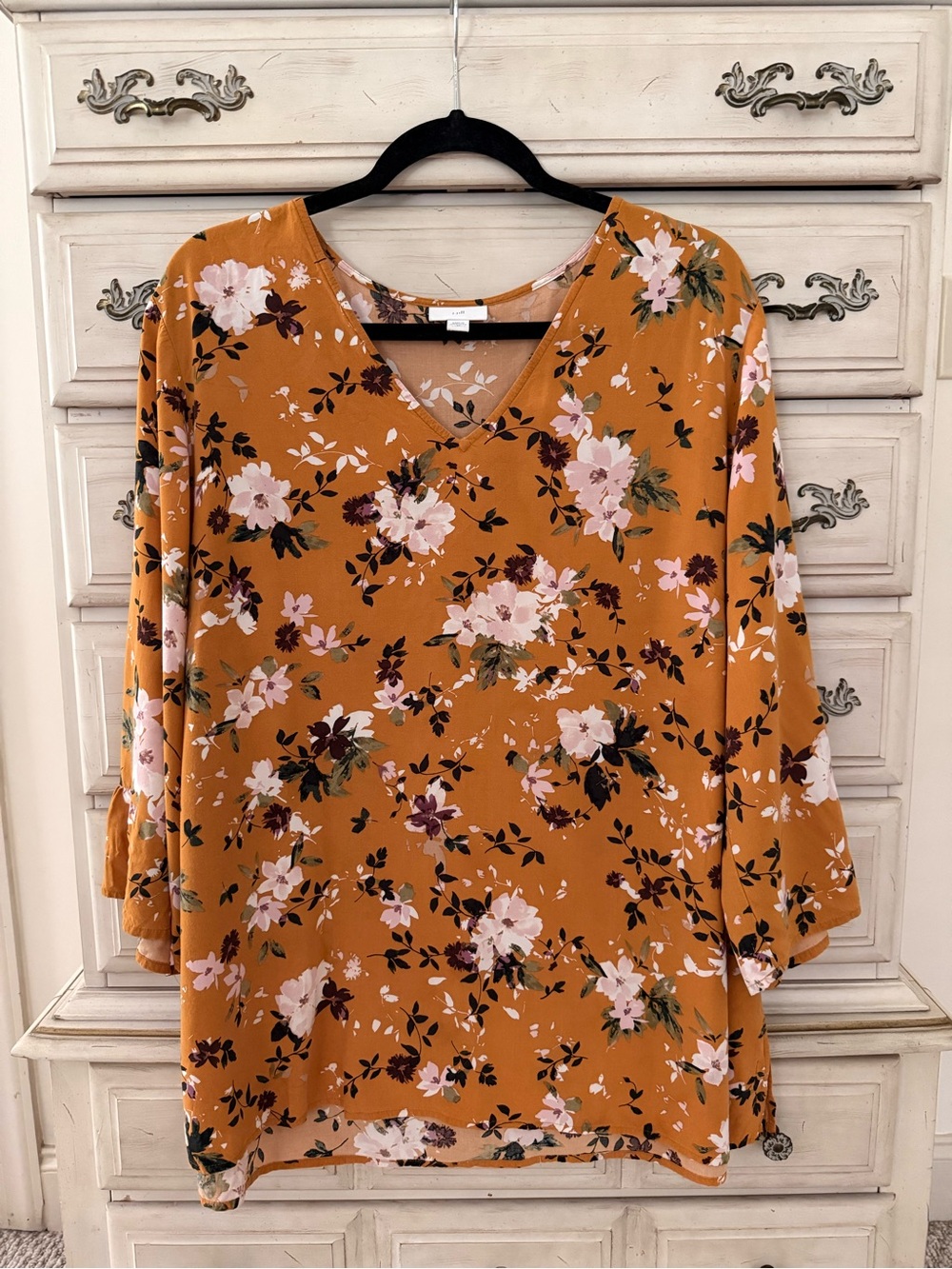 J. jill V-Neck mustard yellow Floral Blouse 3/4 LENGHT modified bell sleeves